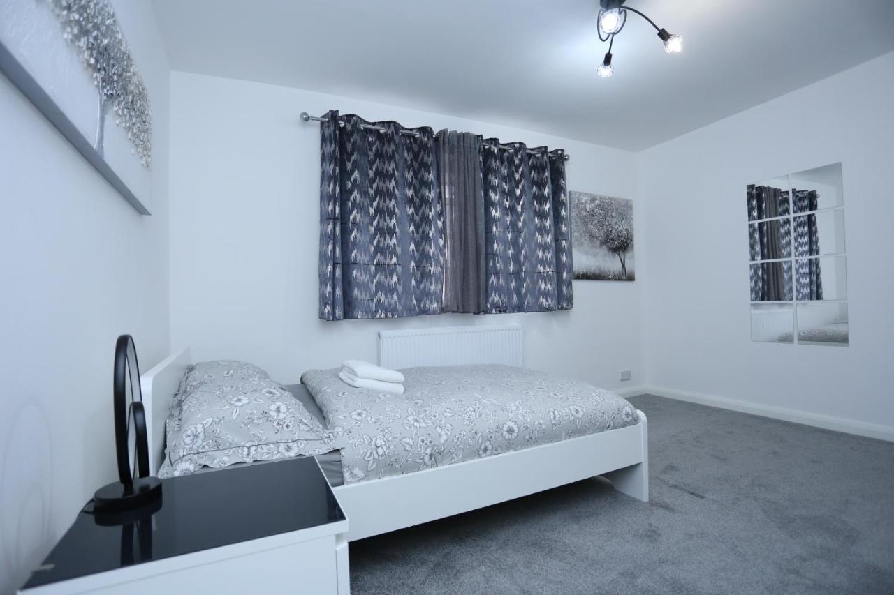 Appartamento Abbeywood Station House Londra Esterno foto