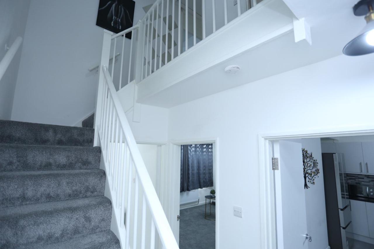 Appartamento Abbeywood Station House Londra Esterno foto