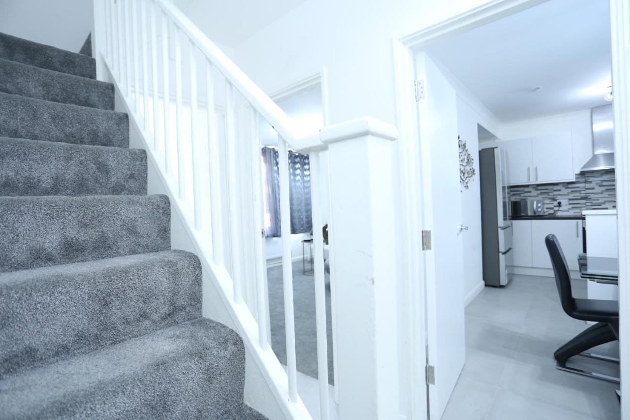 Appartamento Abbeywood Station House Londra Esterno foto