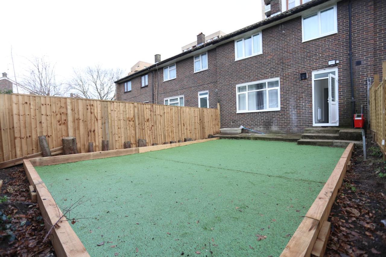 Appartamento Abbeywood Station House Londra Esterno foto