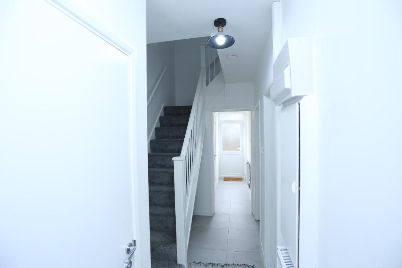 Appartamento Abbeywood Station House Londra Esterno foto