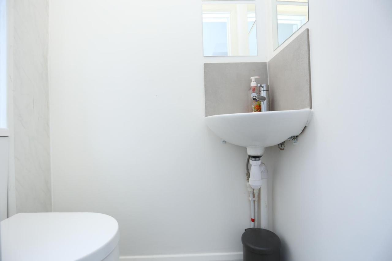 Appartamento Abbeywood Station House Londra Esterno foto