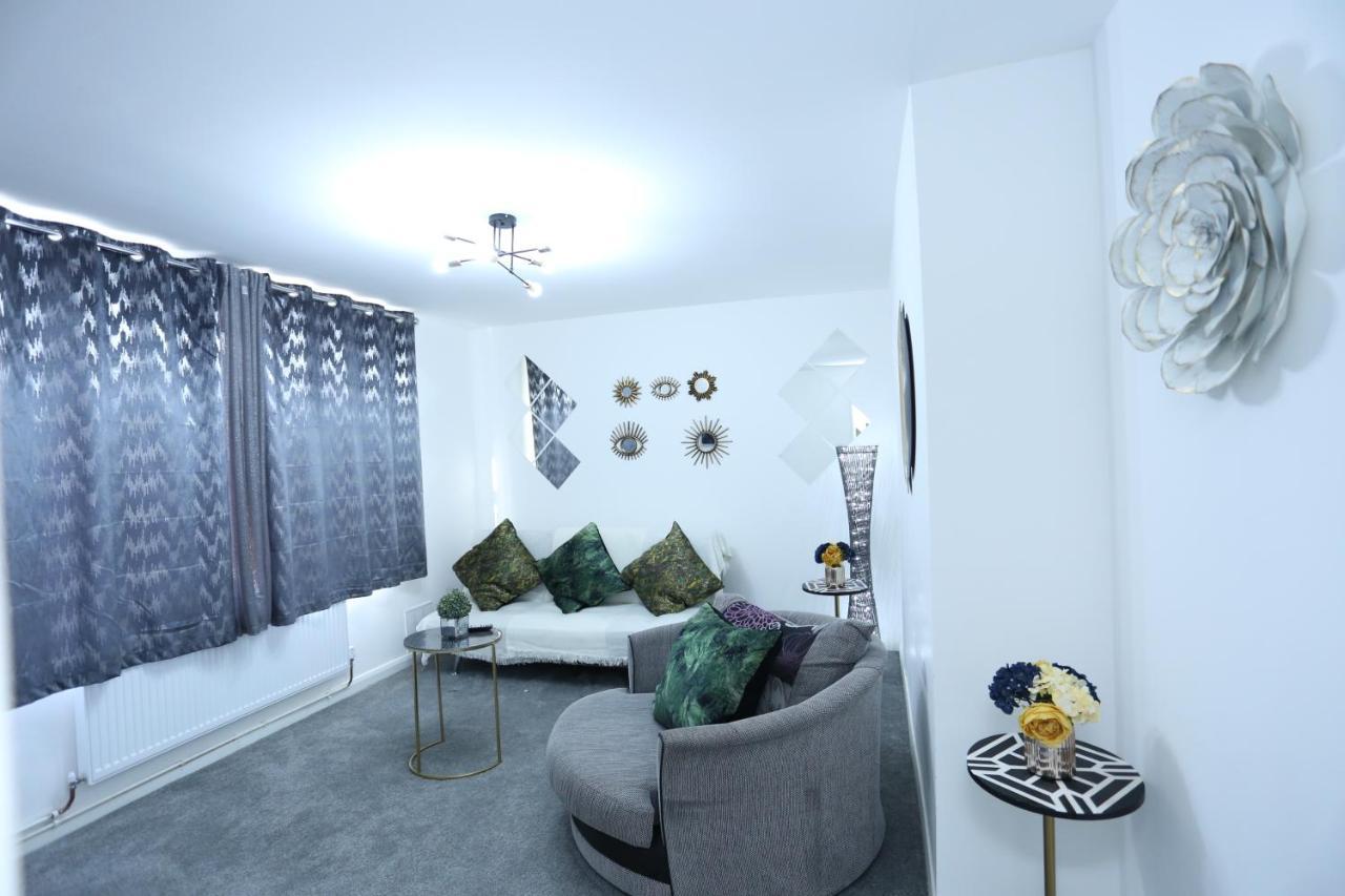 Appartamento Abbeywood Station House Londra Esterno foto