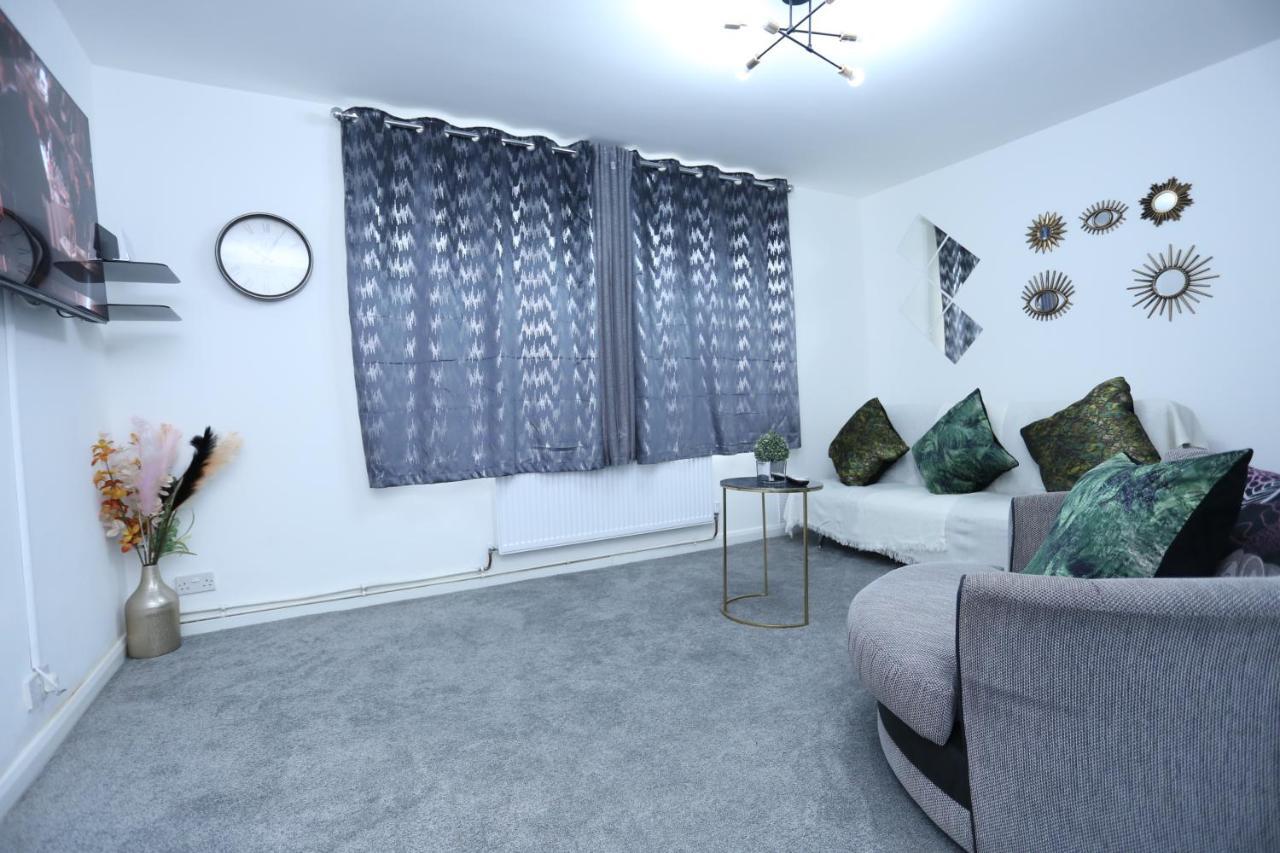 Appartamento Abbeywood Station House Londra Esterno foto