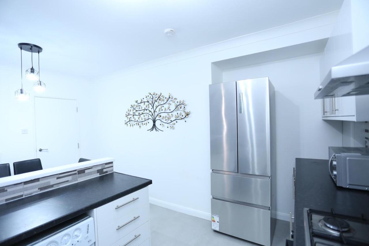 Appartamento Abbeywood Station House Londra Esterno foto
