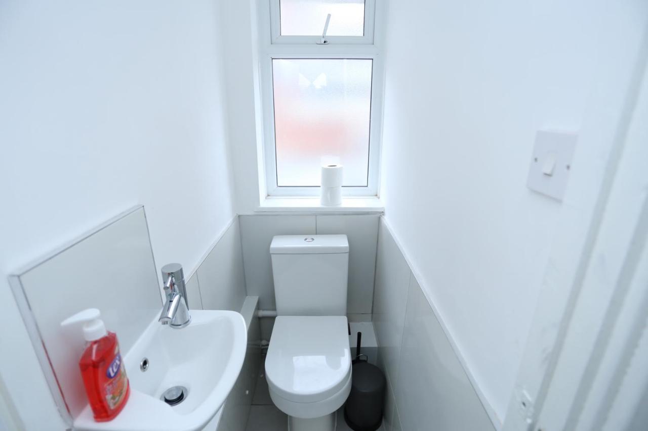 Appartamento Abbeywood Station House Londra Esterno foto